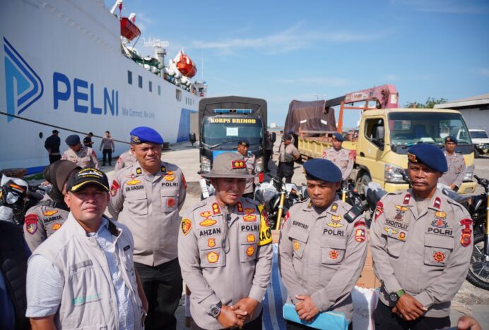 Kapal MV Egon Pengangkut Logistik Penanganan Bencana dari Mabes Polri Tiba di Krueng Geukueh