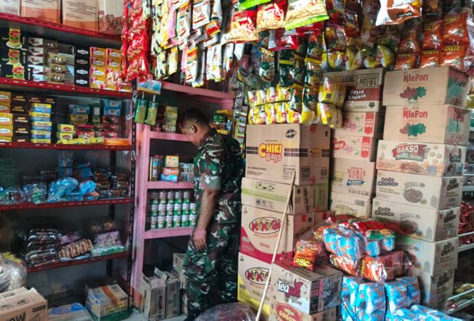 Babinsa Koramil Lembah Seulawah Pantau Harga Kebutuhan Pokok