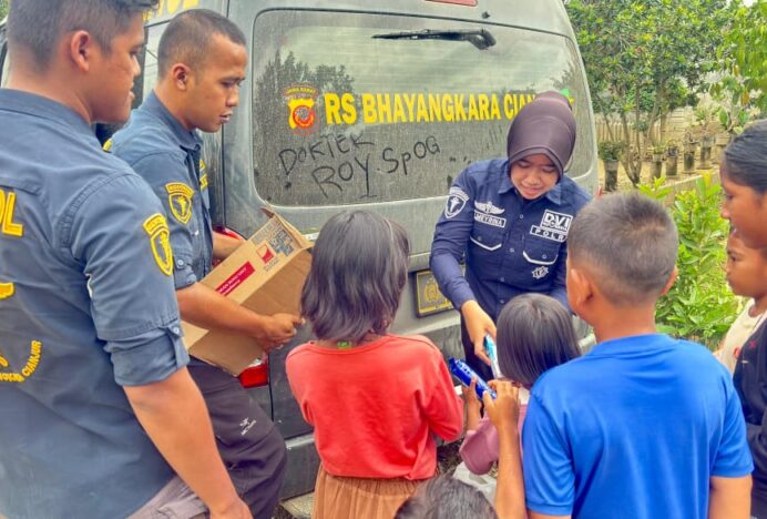 Tim Dokkes Polri Berikan Layanan Kesehatan Gratis