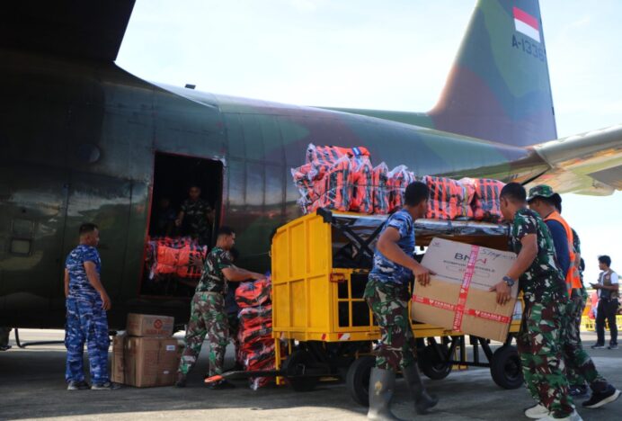 Hercules TNI AU Angkut 3,445 Ton Bansos, Siap Lanjut Droping ke Bener Meriah
