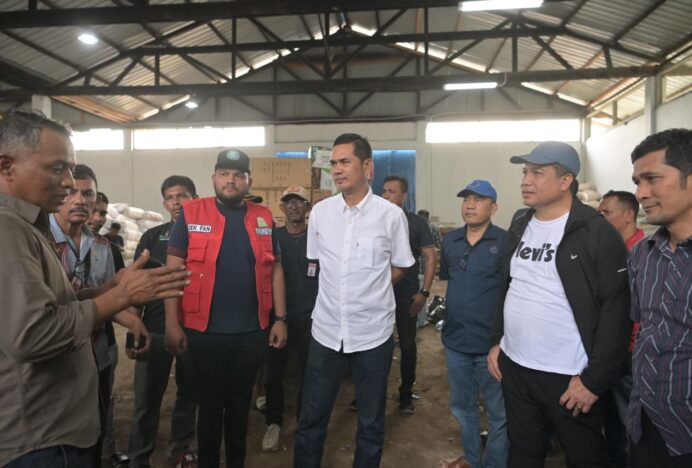 Pastikan Stok Logistik Aman, Sekda Aceh Tinjau Posko Pelabuhan Krueng Geukueh