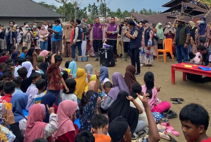 Tim Psikologi SSDM Polri Gelar Trauma Healing bagi Pengungsi Banjir di Pidie Jaya