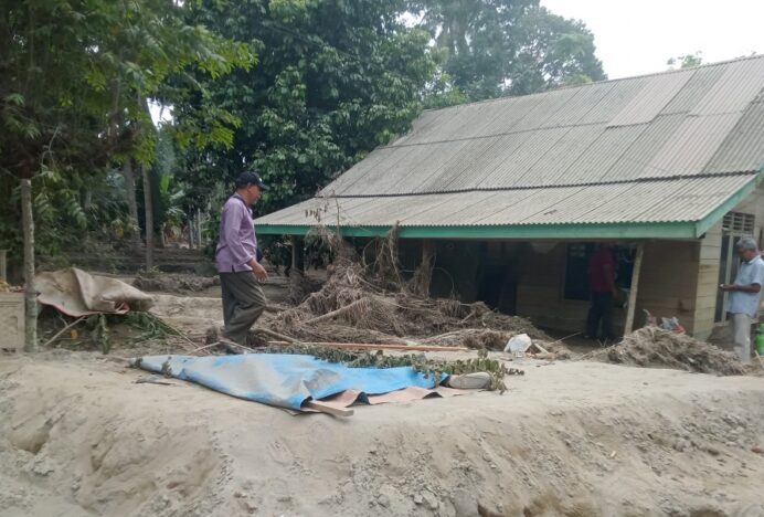 Menyisakan Pemukiman dan Rumah yang Tertimbun Tanah di Krueng Beukah