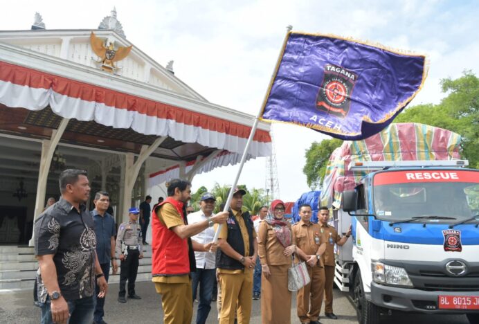 Gubernur Mualem Salurkan Bantuan Kesiapsiagaan Bencana ke 10 Kabupaten