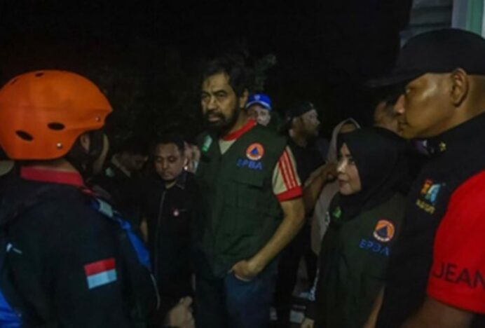 Gubernur Aceh Tinjau Dampak Banjir Bandang, Terhenti di Lokasi Putusnya Jembatan Kutablang, Penghubung Sumut-Aceh