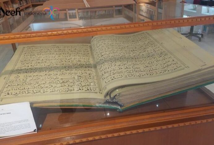 Mau Lihat Mushaf Quran Raksasa Tulisan Tangan, Datang Saja ke Gedung Perpustakaan Museum Aceh