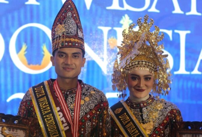 Agam Inong Aceh, M Faiz Alkiramy dan Syarifah Qadriah Raih Gelar Duta Wisata Pendidikan Indonesia 2025