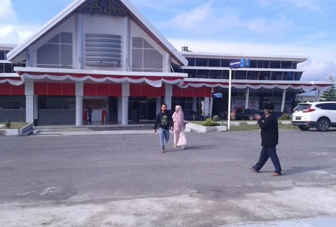 Jalur Pesawat Perintis Ditutup, Warga Banda Aceh Jemput Keluarga di Gayo Via Malaysia