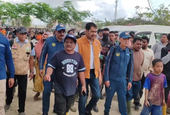 Mualem Kembali Kunjungi Aceh Tamiang Bersama Tim Medis dari Malaysia