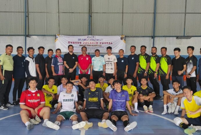 Sekdisdikbud Aceh Besar Tutup Kursus Pelatih Futsal untuk Guru Olahraga