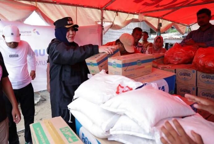 Banda Aceh Peduli, Illiza Antarkan Bantuan ke Bireuen