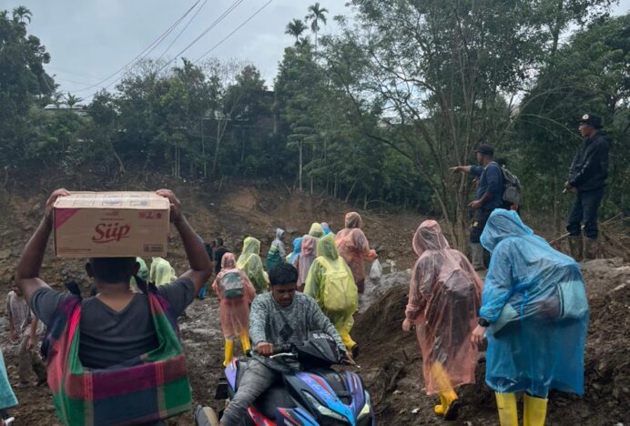 RIAB Antar Santri Pulang di Tengah Bencana, Menembus Jalan Hancur Demi Pelukan Orang Tua