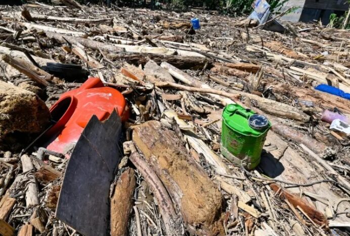 Kemenhut Keluarkan Aturan Pemanfaatan Kayu Bawaan Banjir Bandang