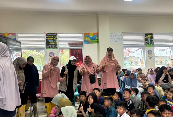 DWP Kemenag Aceh Besar Lakukan Trauma Healing bagi Siswa Penyintas Banjir di Pidie Jaya