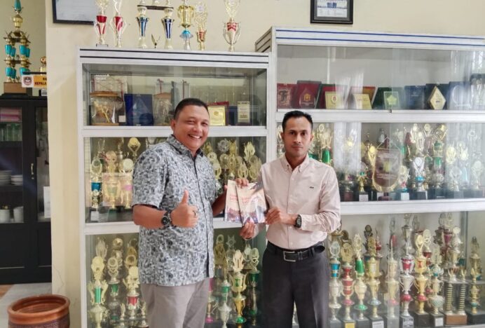 Kacabdin Apresiasi Buku Bahasa dan Sastra Aceh Karya Guru SMAN 1 Lhokseumawe