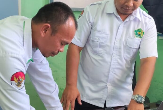 Tingkatkan Layanan dan Kinerja, Staf Tata Usaha MAN Aceh Singkil Tandatangani Perjanjian Kinerja Tahun 2026.