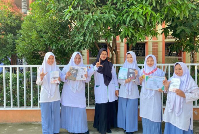 Pustakawan Bukan Sekadar Penjaga Buku: Rahmawati Bawa Siswa MAN 4 Aceh Besar Terbitkan Karya dan Raih Emas Olimpiade