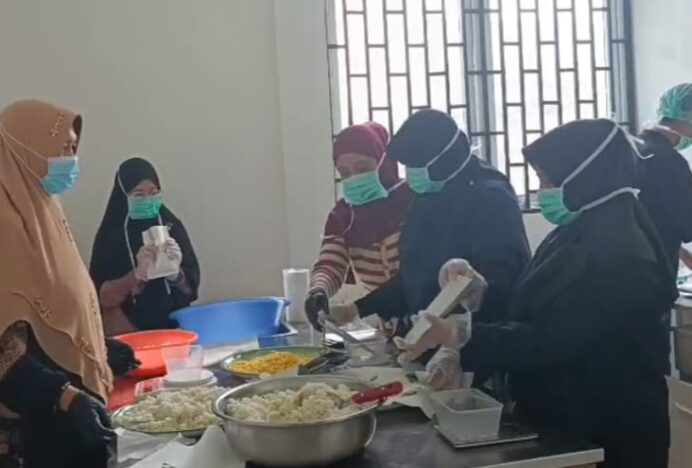 Inovasi Pangan Darurat Tahan Setahun, Satgas USK Produksi Nasi Siap Saji untuk Korban Bencana