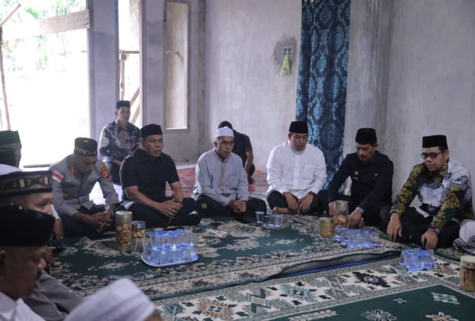 Bupati dan Forkopimda Aceh Besar Melayat ke Rumah Duka Ibunda Ketua MPU Aceh