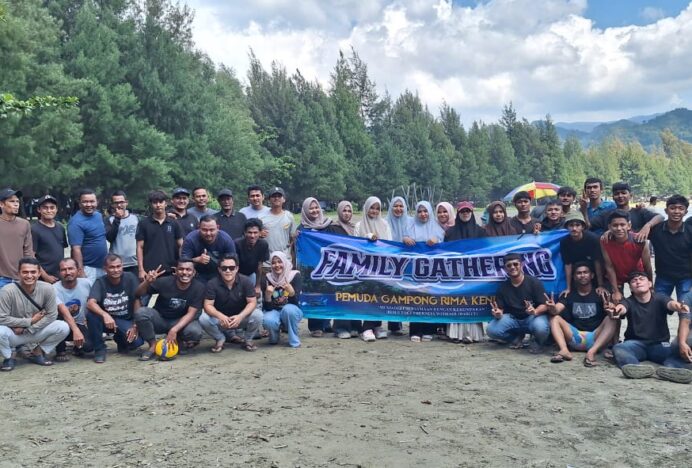 Pemuda Gampong Rima Keunerum Gelar Family Gathering di Pantai Riting