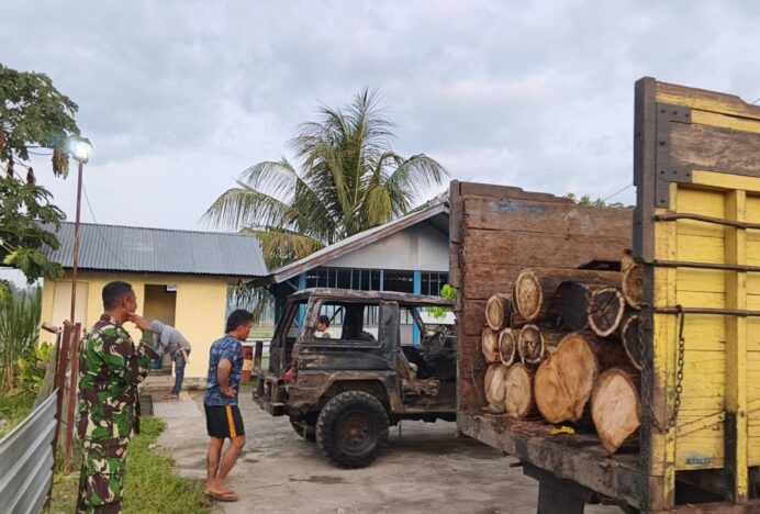 Sinergi TNI–Polri dan Masyarakat Amankan Truk Berisi Kayu Ilegal Logging