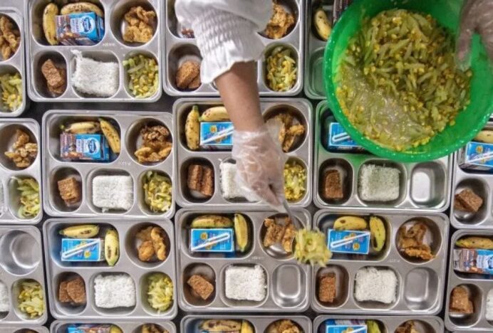 Pemerintah Targetkan 82 Juta Penerima MBG: Lansia Termasuk Prioritas Perlindungan Pangan Nasional