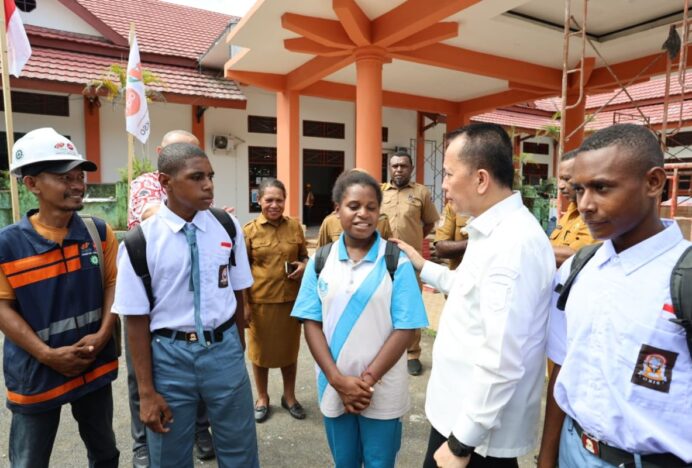 Pemerintah Hadir Lewat Sekolah Rakyat, Jalan Keluar Anak Papua dari Putus Sekolah