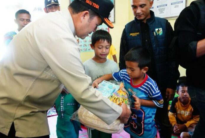 Bupati Haili Yoga Hadir Menghibur Anak Pengungsian