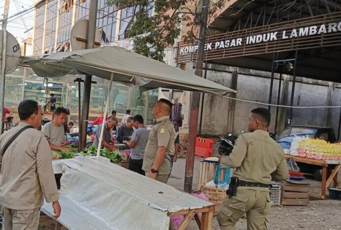 Satpol PP dan WH Aceh Besar Kembali Tertibkan PKL di Pasar Induk Lambaro