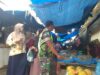 Pantau Kebutuhan Pokok Warga, Babinsa Koramil 09/Ulee Kareng Turun ke Pasar