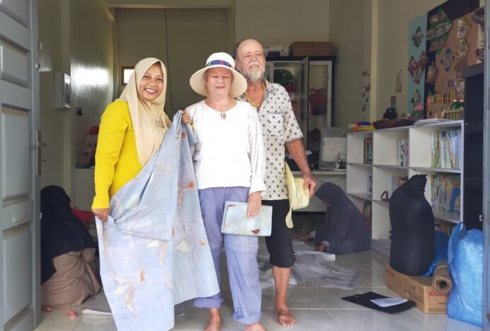 Produk “Sioen Ija Ecoprint” UMKM Aceh Besar Diminati Turis Mancanegara