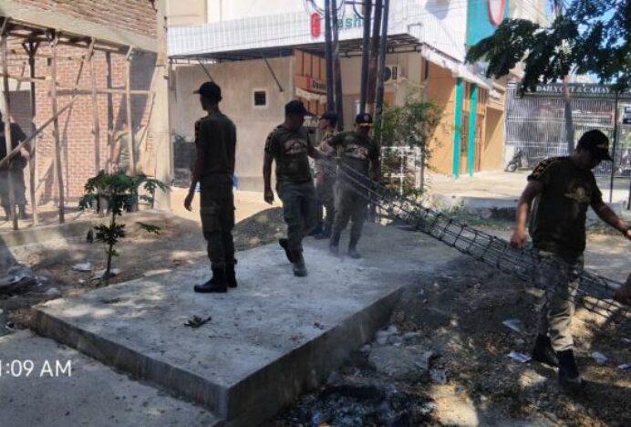 Satpol PP dan WH Banda Aceh Hentikan Pembangunan Toko Tak Ada IMB di Batoh