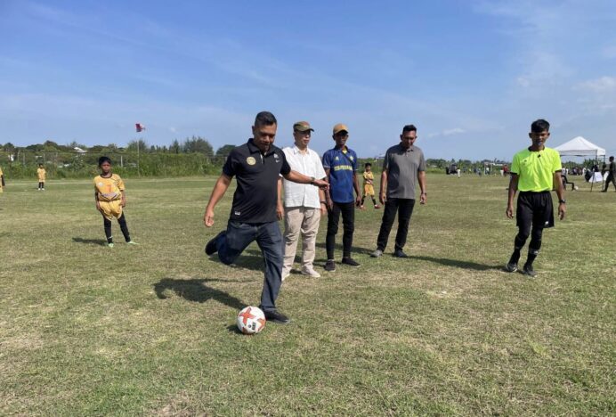 Ketua DPRK Aceh Besar Buka Turnamen Sepak Bola Usia Dini Faruq Football Academy
