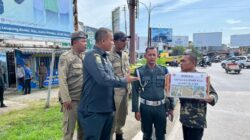 Satpol PP dan WH Aceh Besar Bubarkan Aksi Penggalangan Dana Tanpa Izin di Bundaran Lambaro