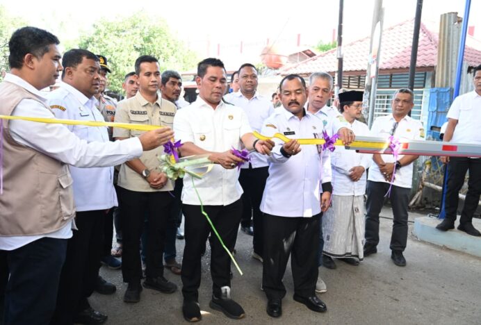 Bupati Aceh Besar, H Muharram Idris resmikan Portal Masuk di Pasar Lambaro, Kecamatan Ingin Jaya