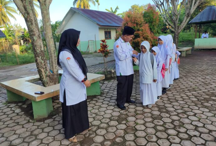 Hari Pertama Sekolah, MIN 6 Aceh Besar Sambut Siswa dan Gelar Apel Perdana Semester Genap