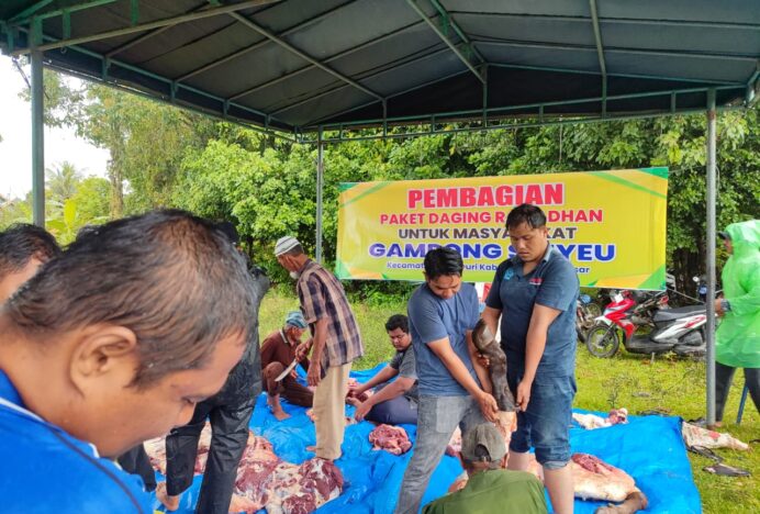 Gampong Sinyeu Bagikan Daging Meugang Sambut Ramadan, Pererat Kebersamaan dan Kepedulian Sosial