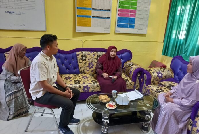 Perkuat Silaturahmi Plt Kadisdikbud Aceh Besar Kunjungi SMP Kuta Cot Glie dan SDN 1 Lampakuk