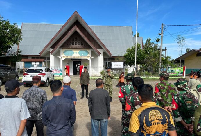 Sambut Ramadhan 1447 H, Forkopimcam Kuta Baro Gotong Royong Bersihkan Komplek Kantor Camat