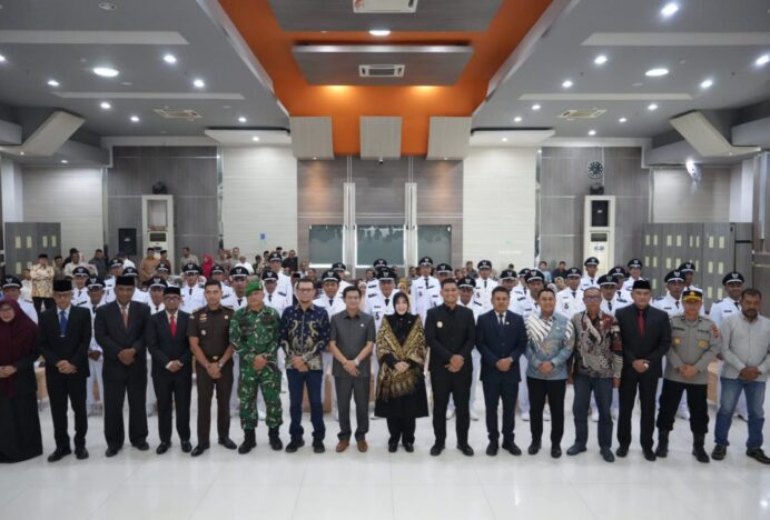 Pimpinan dan Anggota DPRK Banda Aceh Hadiri Pelantikan Keuchik Serentak