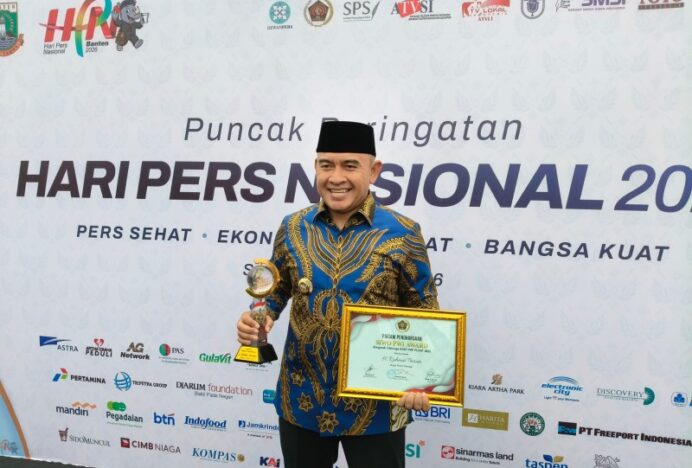 Aktif di Bidang Olahraga, Bupati Tanah Laut Sabet Anugerah SIWO Award