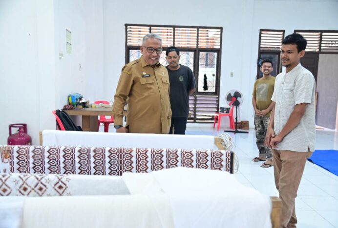 Asisten I Sekdakab Aceh Besar Kunjungi Rumoh Produksi Batik Malaka