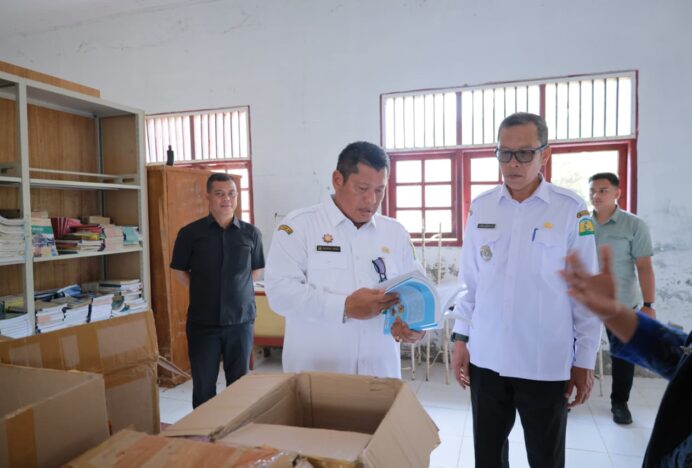 Sekda Aceh Besar Tinjau Fasilitas Sekolah di Pulo Aceh
