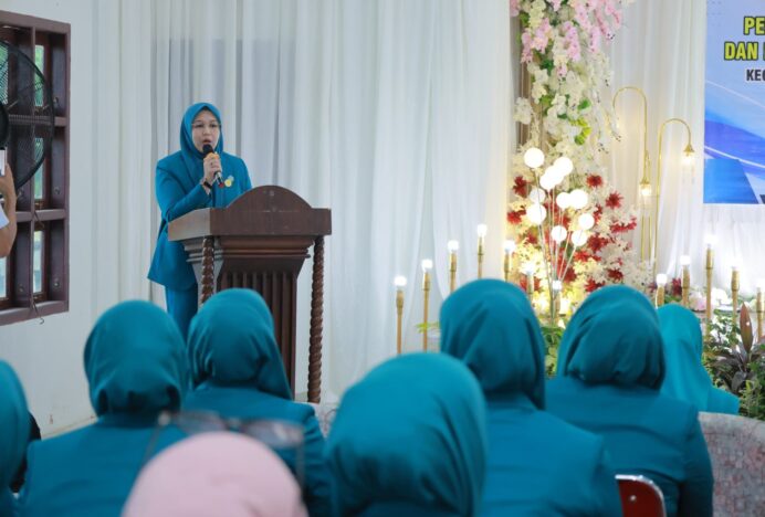 Ketua TP-PKK Aceh Besar Hadiri Pelantikan Ketua TP-PKK dan Pengukuhan Bunda PAUD Gampong di Ingin Jaya