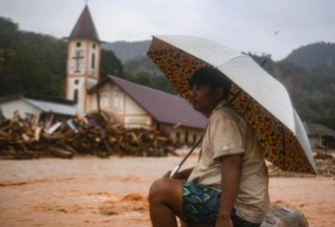 Banjir Terjang Tapanuli Tengah: Warga Dievakuasi, Jalan Longsor