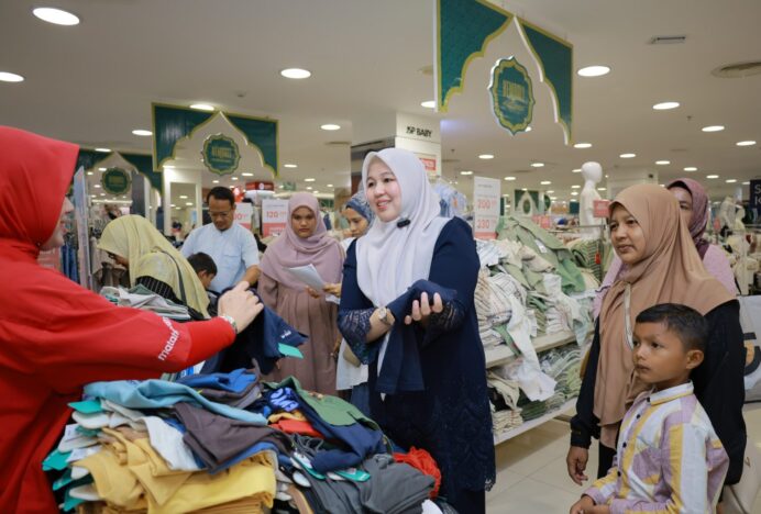Bunda PAUD Aceh Besar dan Yayasan ASA Belanjakan Baju Lebaran untuk 76 Anak Yatim