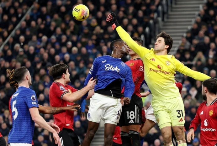 Senne Lammens Selalu Siap Hadapi ‘Royal Rumble’ di Kotak Penalti Man United