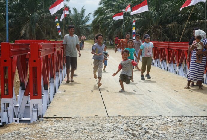 TNI AD Rampungkan Pembangunan Jembatan Modular di Aceh Tamiang
