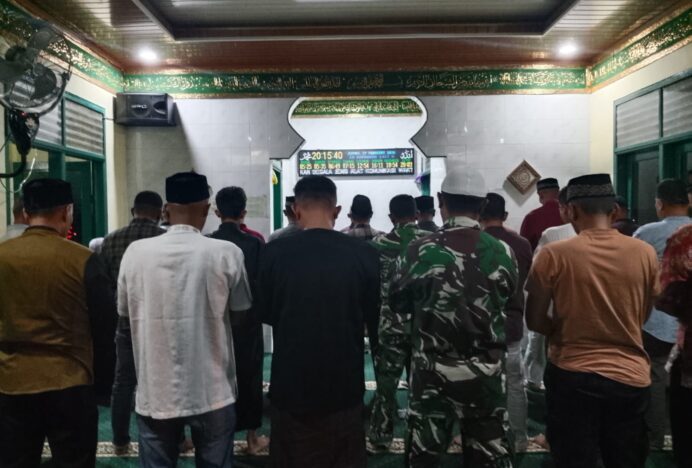 Suasana Khusyuk Warnai Tarawih dan Witir Berjamaah di Lingkungan Kodim 0101/KBA