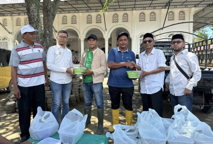 KWPSI Salurkan Daging Meugang untuk Anak Yatim Korban Banjir Pidie Jaya